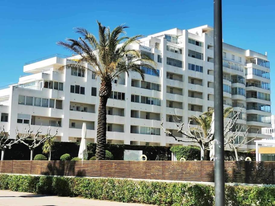 Spacieux Appartement Rose Front Mer Et Piscine 로지즈 외부 사진