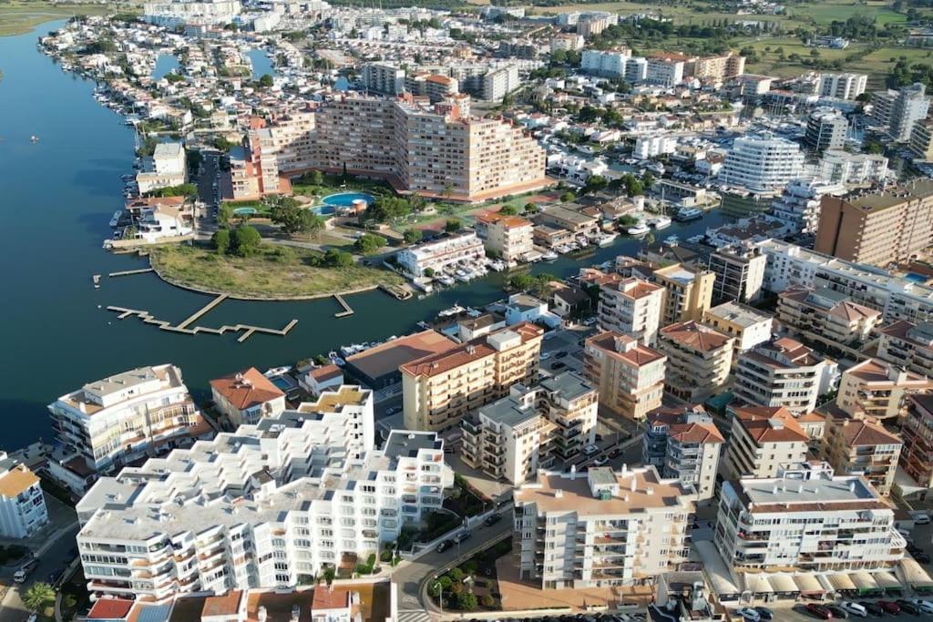 Spacieux Appartement Rose Front Mer Et Piscine 로지즈 외부 사진