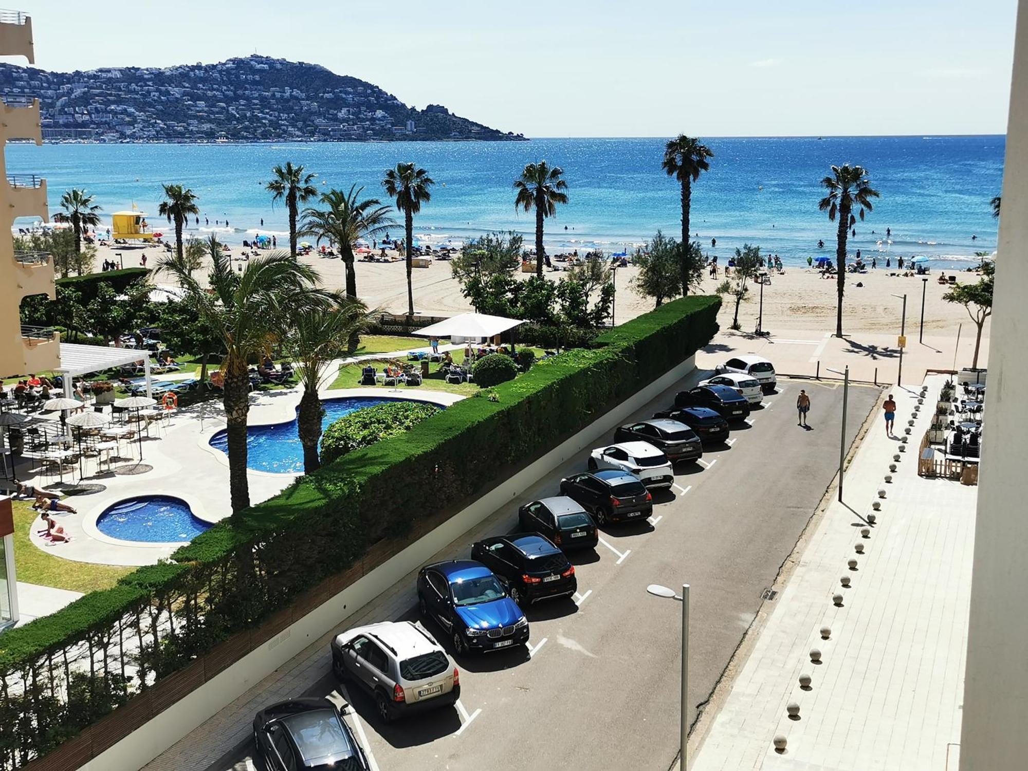Spacieux Appartement Rose Front Mer Et Piscine 로지즈 외부 사진