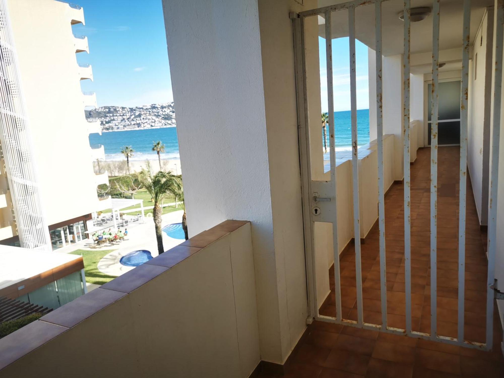 Spacieux Appartement Rose Front Mer Et Piscine 로지즈 외부 사진